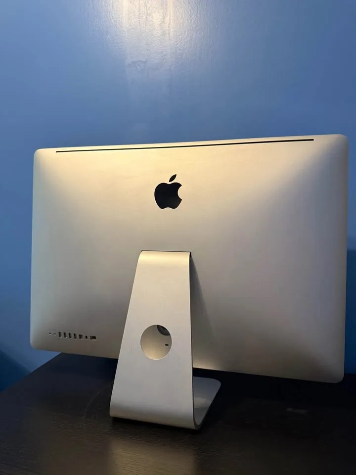 iMac (27-inch, Mid 2010) image indicator(3)