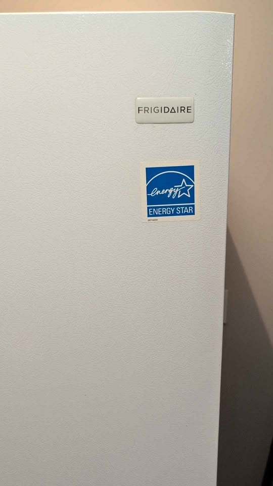 Frigidaire White Upright Freezer Energy Star CFFH17F1RW0