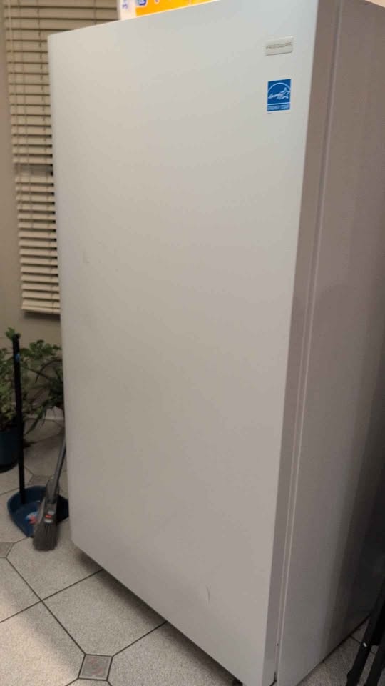 Frigidaire White Upright Freezer Energy Star CFFH17F1RW0 - photo 2