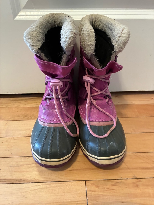 Cranston: Big kids Sorel boots size 4