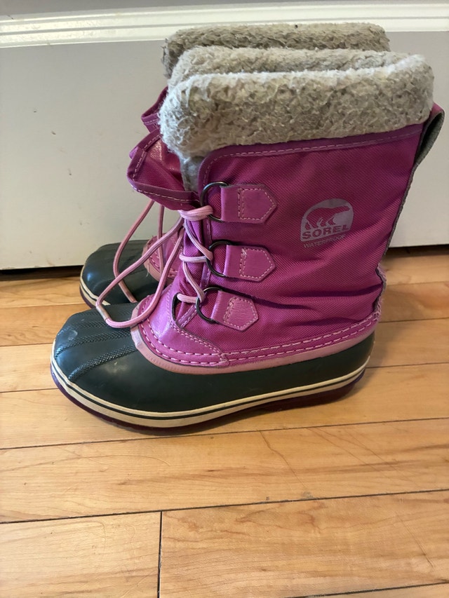 Cranston: Big kids Sorel boots size 4 - photo 2