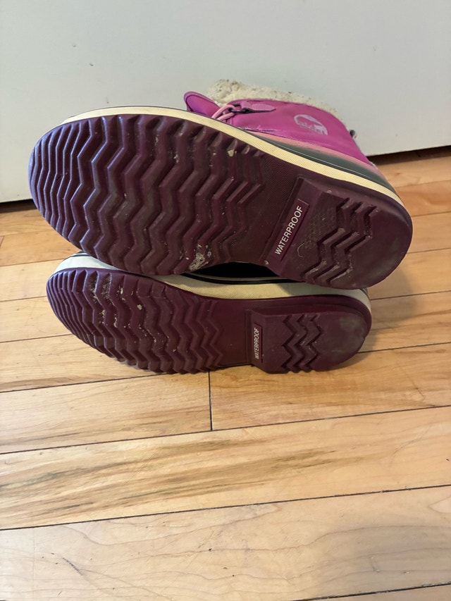 Cranston: Big kids Sorel boots size 4 - photo 4