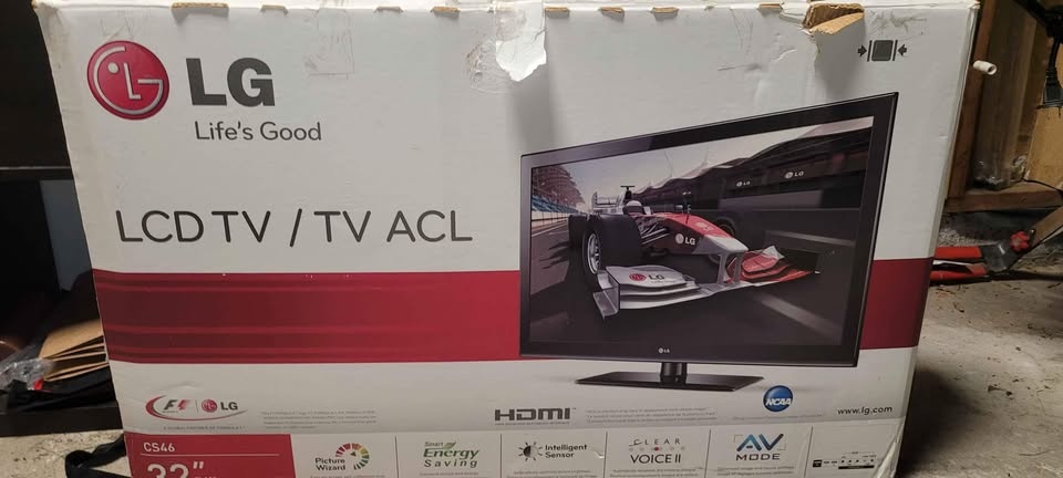 LG 32 inch LCD