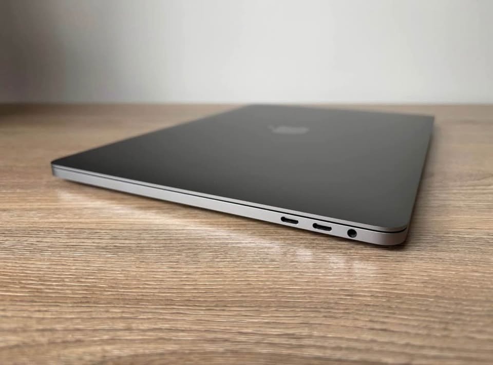Macbook Pro 13” Touchbar 2018 - photo 2