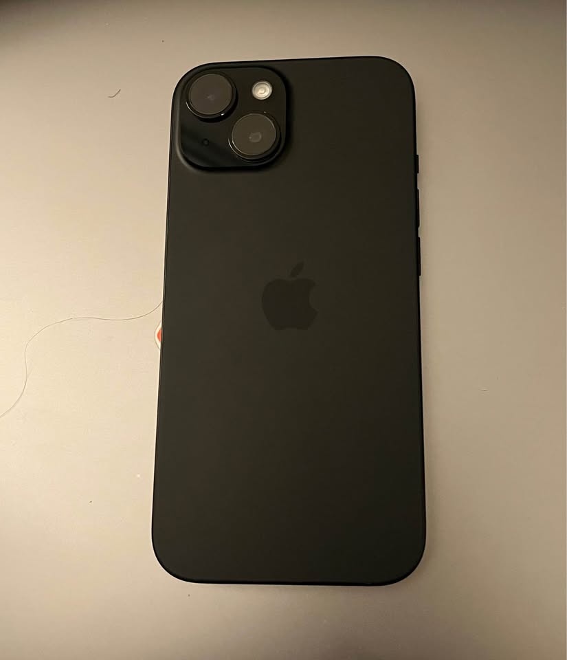 iPhone 15 - photo 2