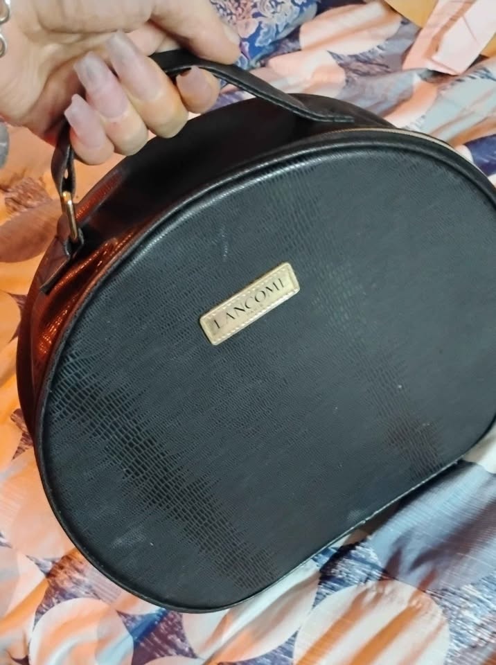1980's Vintage Lancome Black Round Makeup Case - photo 2