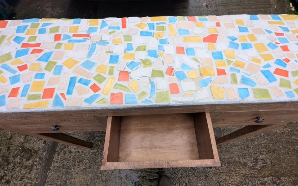 Solid wood table with mosaic top, 3 drawers 47Lx33wx16D - photo 3