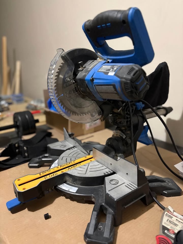 Compound Miter Saw $80 - photo 2