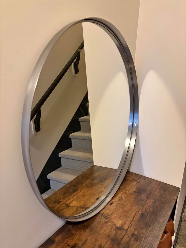 Round Wall Mirror – 51 cm – Modern Metal Frame