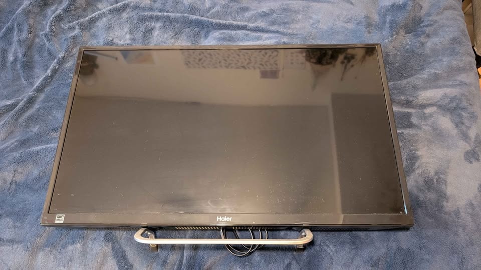 Haier 32" HD Television - photo 2