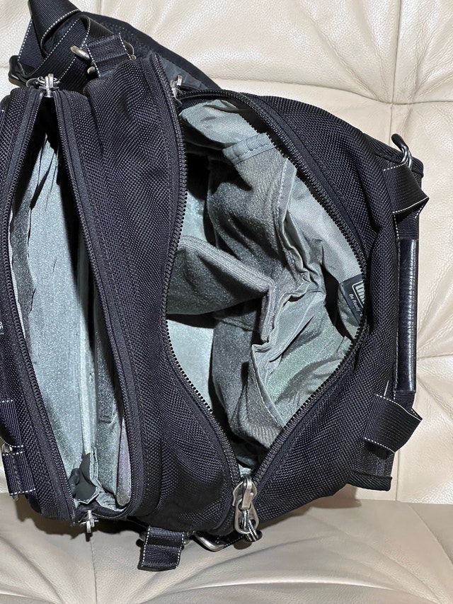 Think Tank Urban Disguise 35 Camera Bag - photo 4