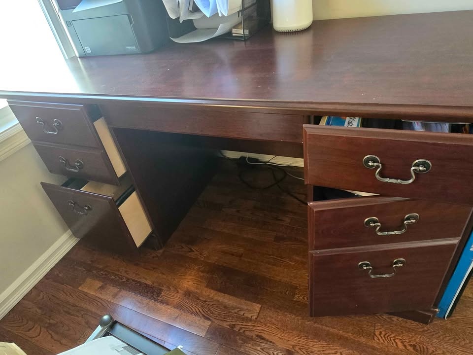 Office Table - photo 2