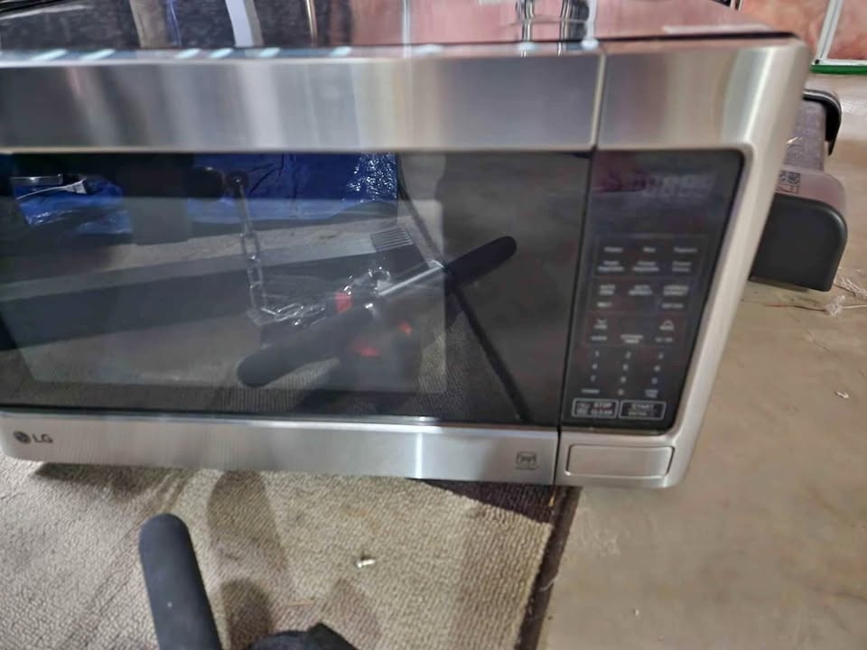 LG Stainless steel 2.0cu Microwave