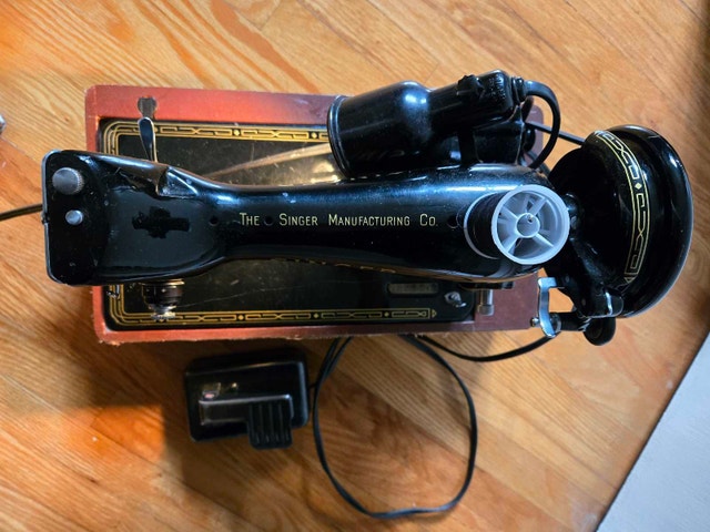 Vintage Singer 99K electric portable sewing machine - photo 4