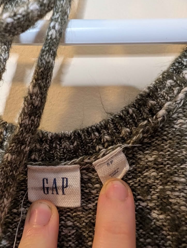 2 sweaters for sale oversized look size small - photo 3