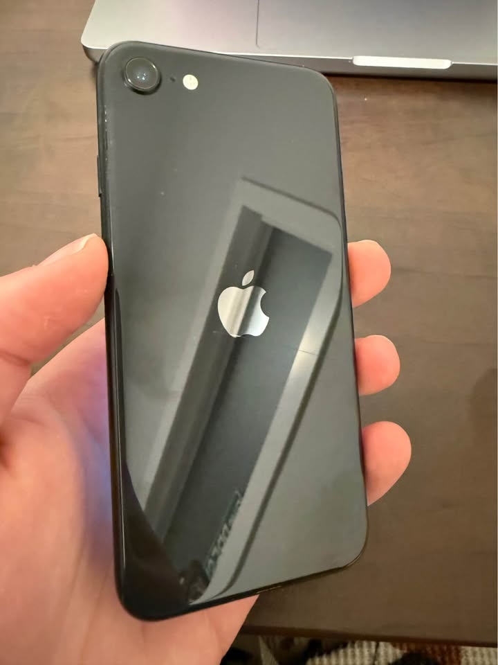 iPhone SE (2nd gen 2020) - photo 2