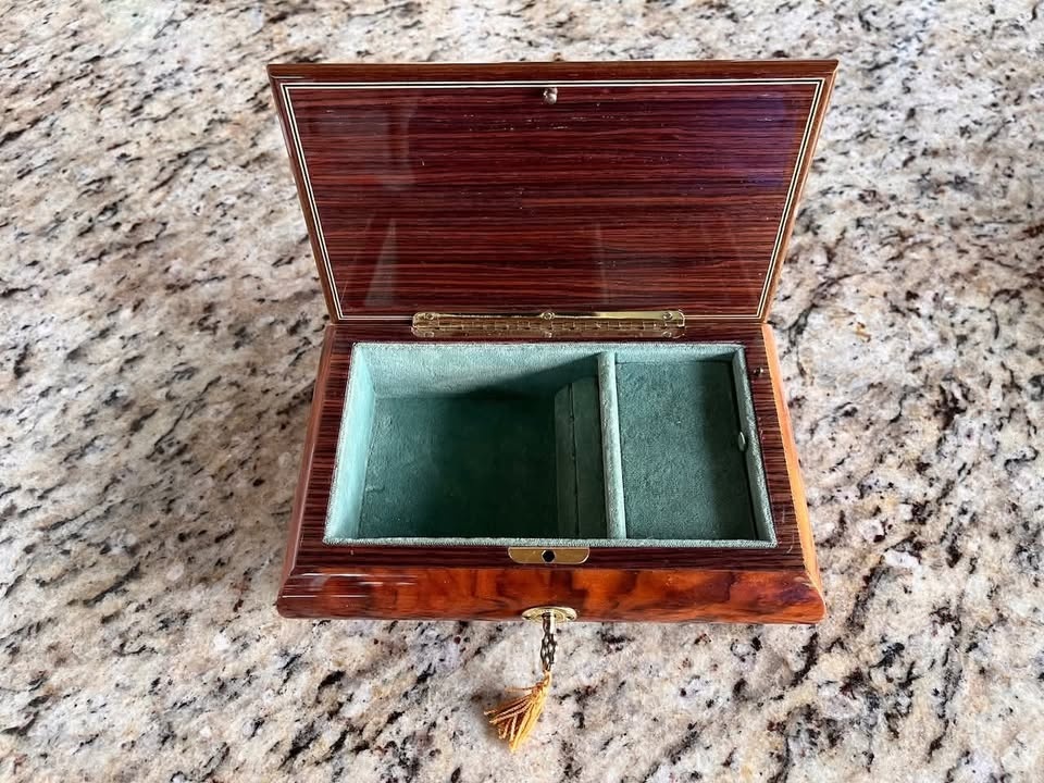 Sorento Music Jewelry Box - photo 3