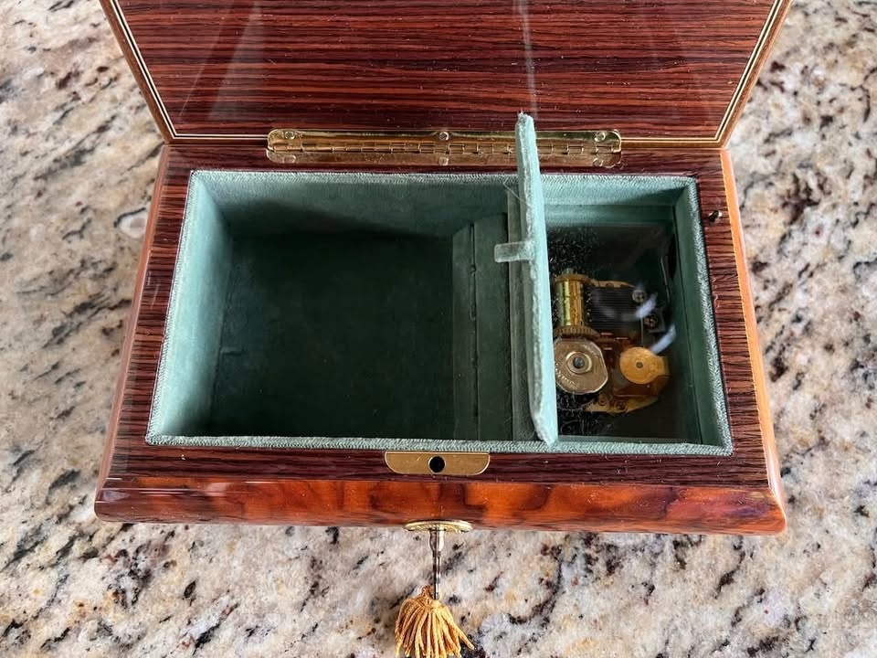 Sorento Music Jewelry Box - photo 4
