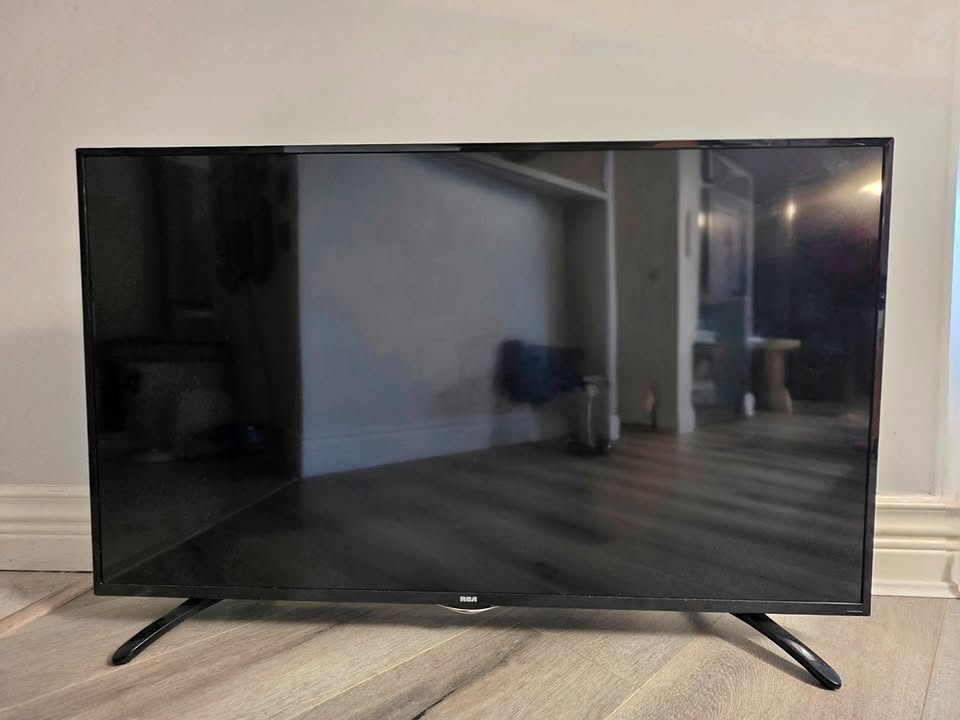 RCA 40" LED Smart TV – Great Condition