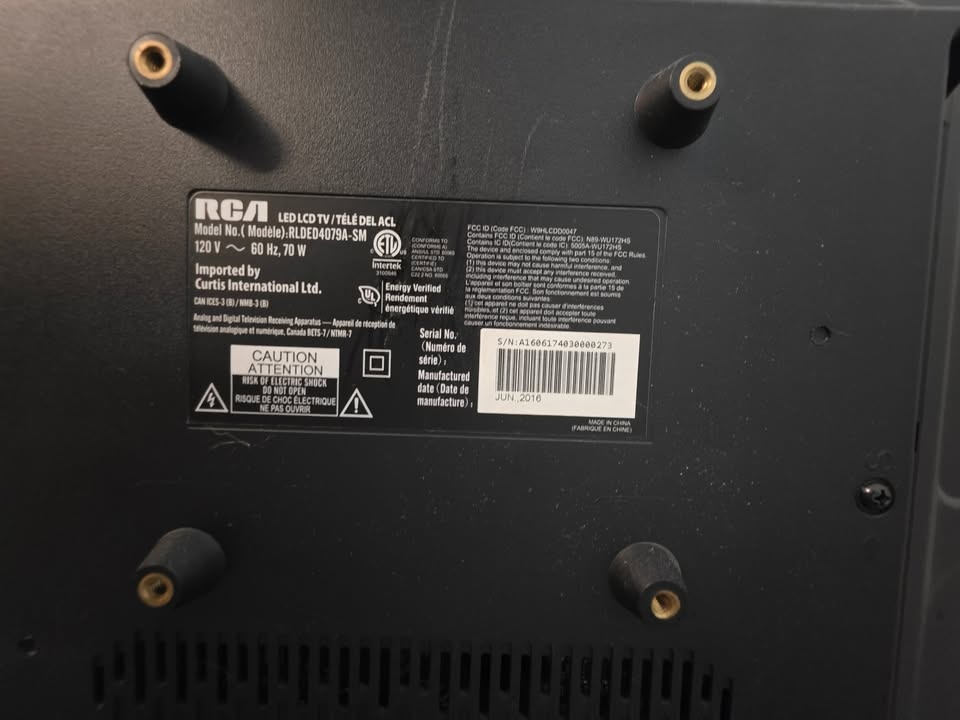 RCA 40" LED Smart TV – Great Condition - photo 2