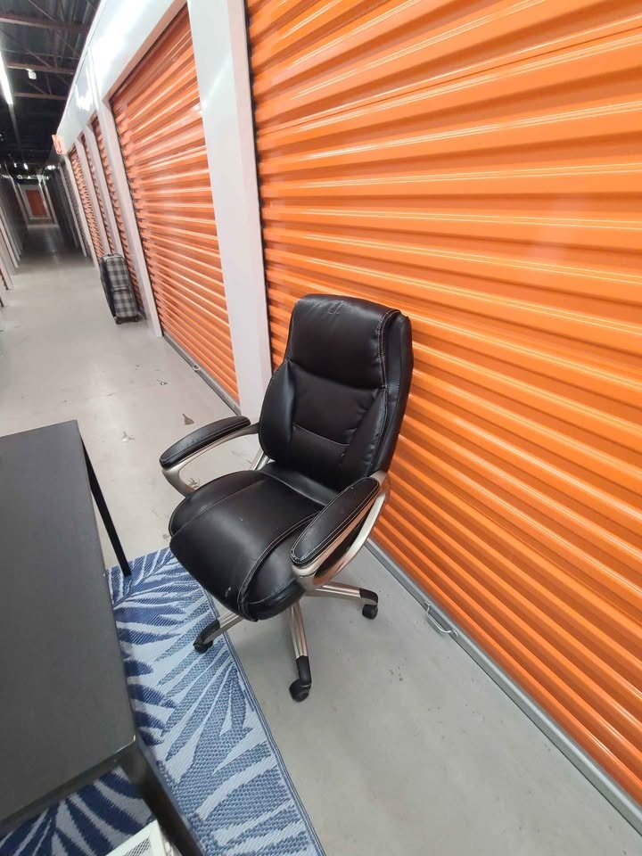 🇨🇦 Office chair - FREE PRINTER AND STUFF