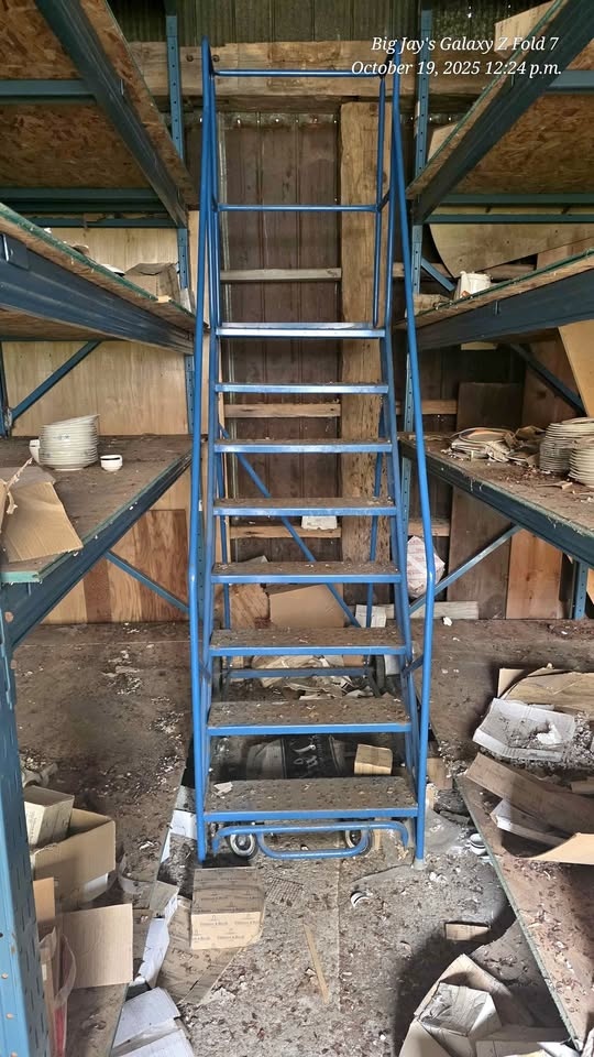 8 step rolling staircase