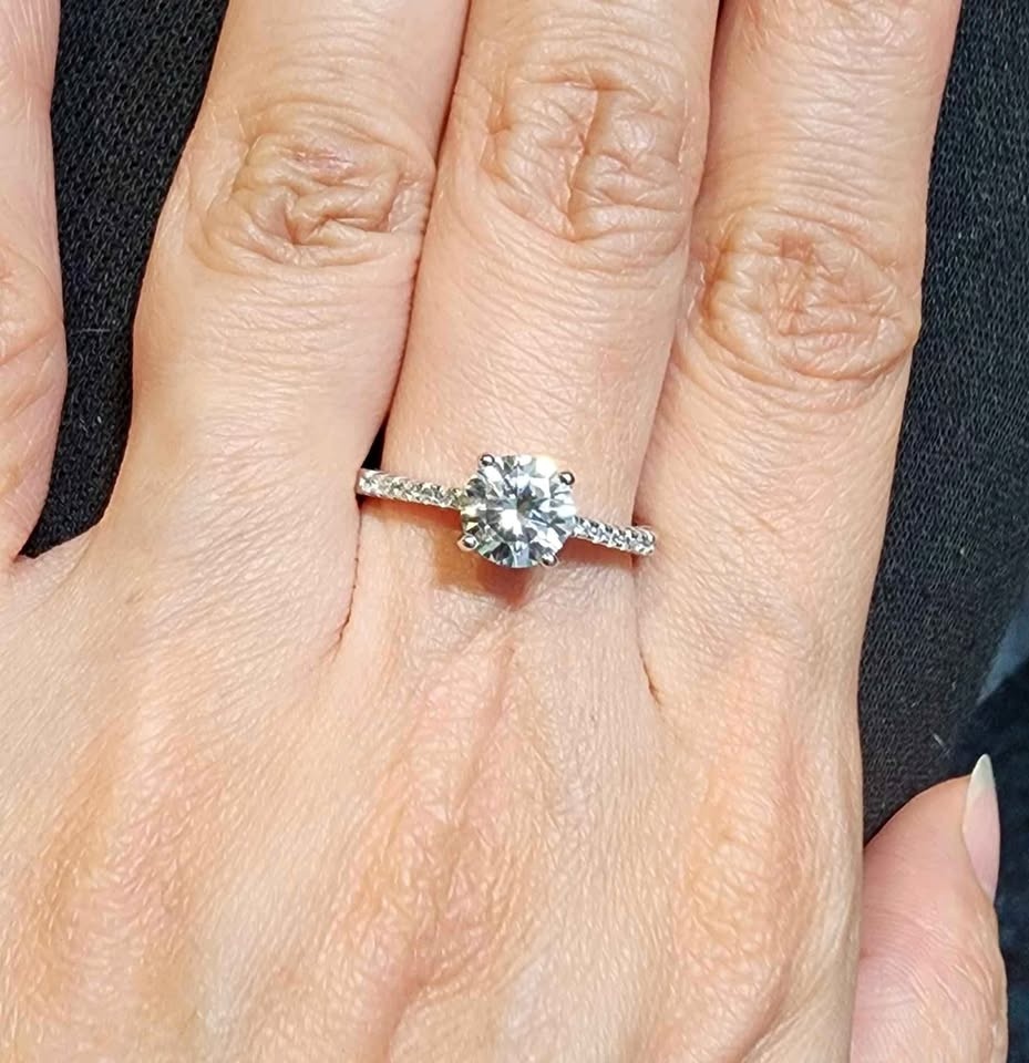 New 1 carat Moissanite ring (pave V)