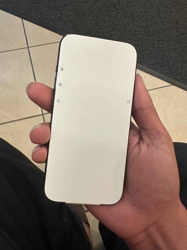 Brand New iPhone 15 - photo 2