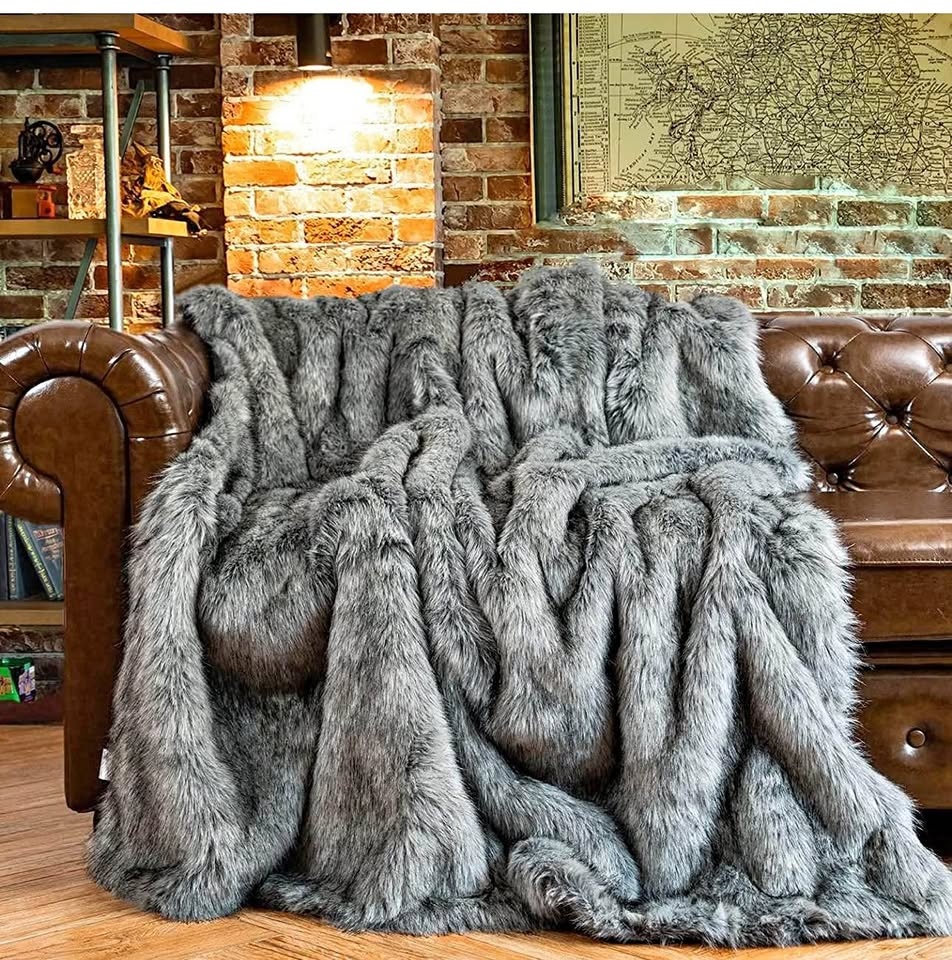 Silver Grey Faux Fur Throw Blanket for Couch, Bed, Fake Fur Blan