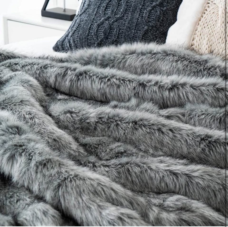 Silver Grey Faux Fur Throw Blanket for Couch, Bed, Fake Fur Blan - photo 3