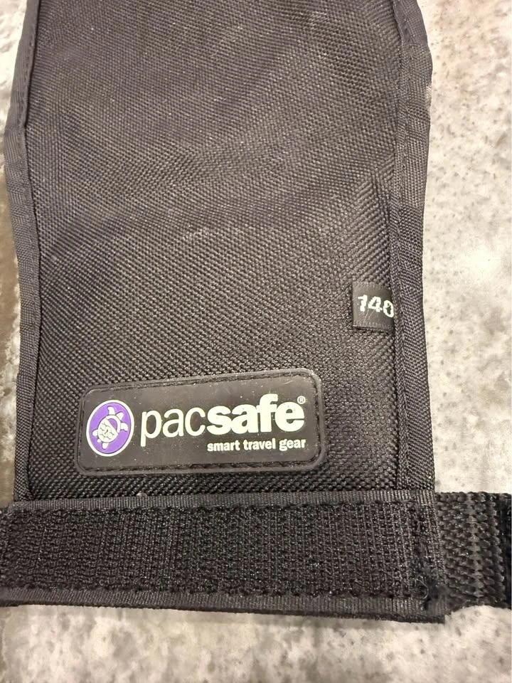 Pacsafe 140L Anti-Theft Backpack & Bag Protector - photo 2