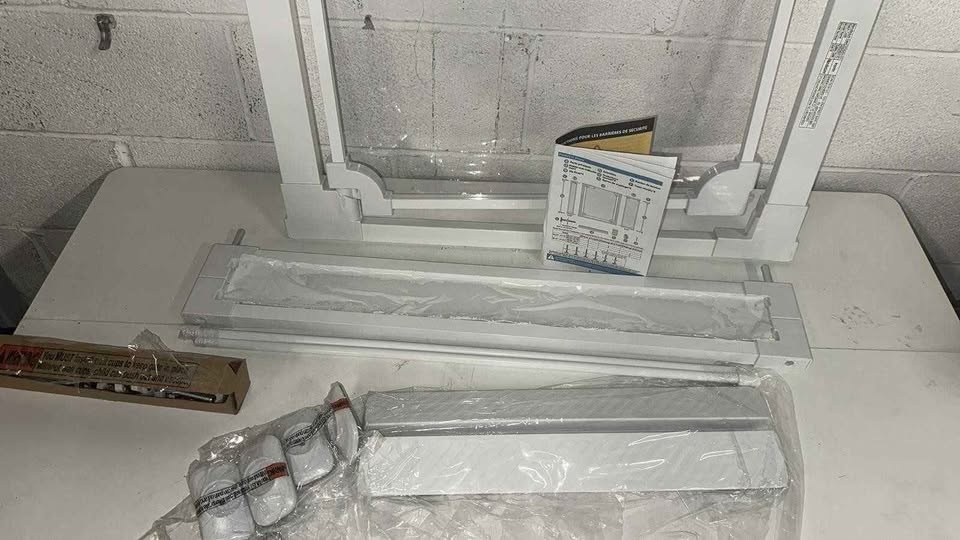 WAOWAO Clear Baby Gate for Stairs - photo 2
