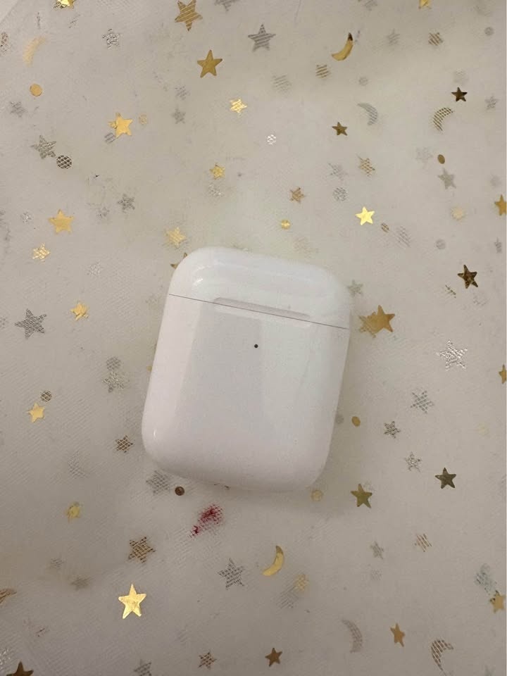 Apple AirPods 2nd gen - photo 2