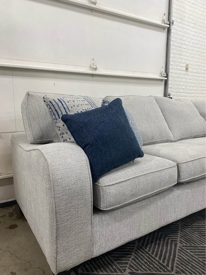 FREE DELIVERY Large Sectional - photo 3
