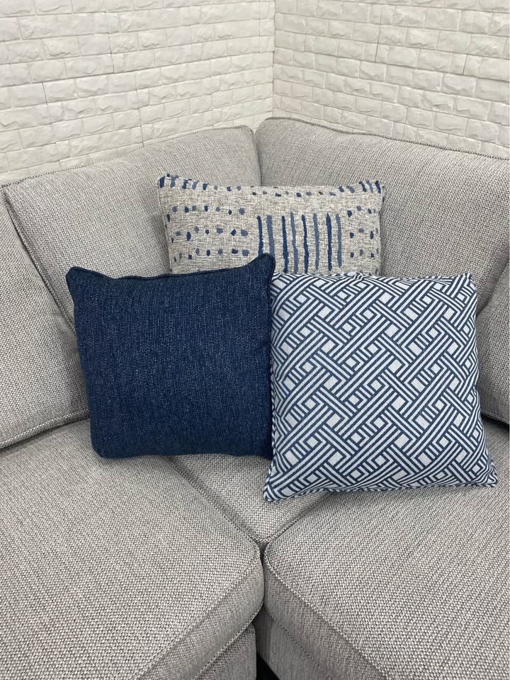 FREE DELIVERY Large Sectional - photo 5