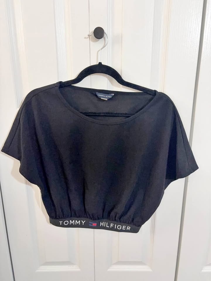 Tommy Hilfiger Black Crop Top Sz 6