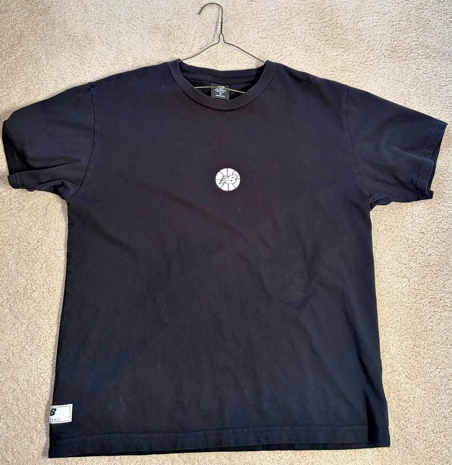 New Balance Basketball T-Shirt ⚫ Minimal Logo Streetwear