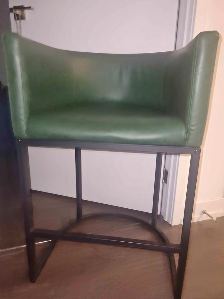 Bar stool for high table