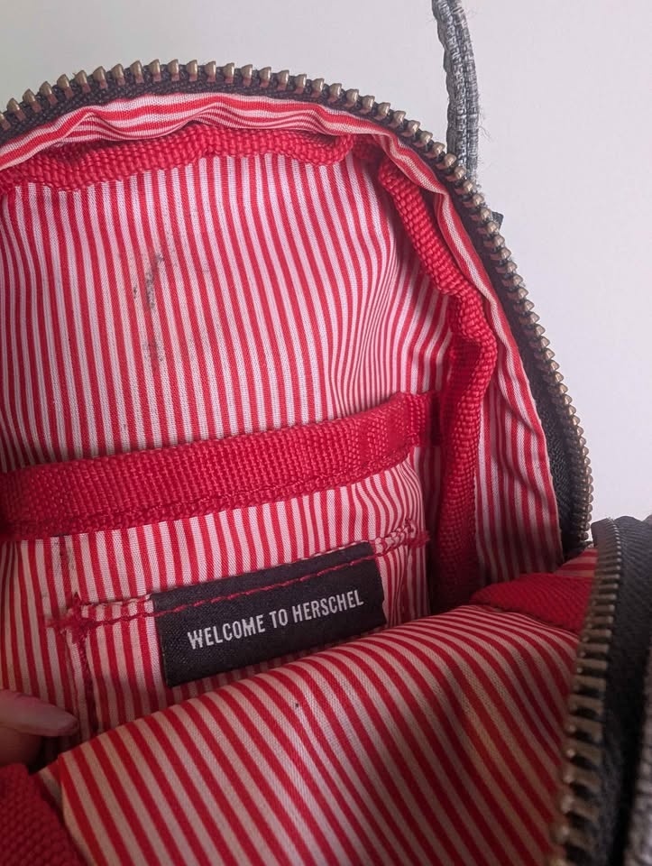 Tiny Herschel Purse - photo 2