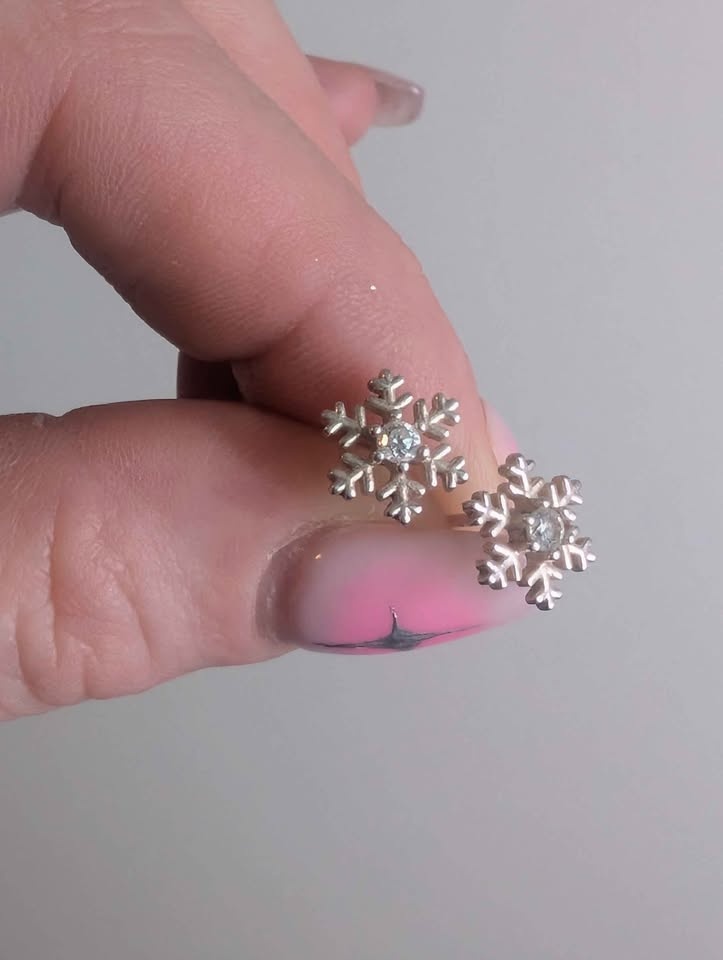 Michael Hill Diamond Snowflake Earrings - photo 2