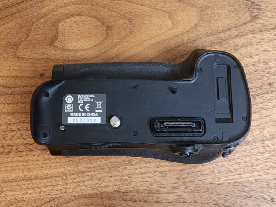 Nikon MB-D12 Battery Grip for D800/D810 - photo 2