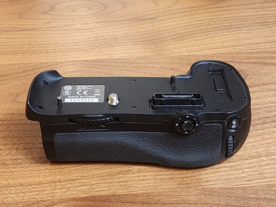 Nikon MB-D12 Battery Grip for D800/D810 - photo 3