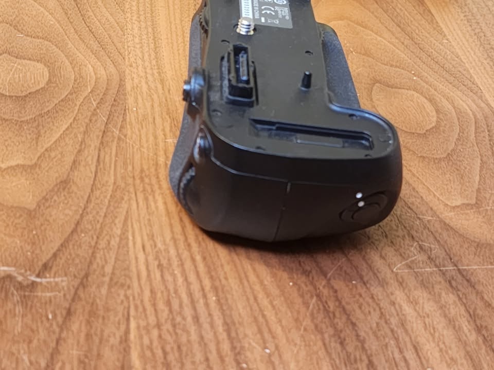 Nikon MB-D12 Battery Grip for D800/D810 - photo 5
