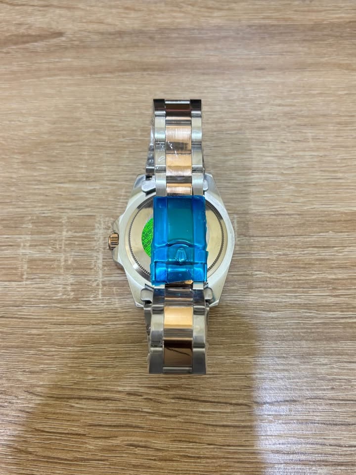 Man Luxury Golden Watch with Diamond Accents - photo 2