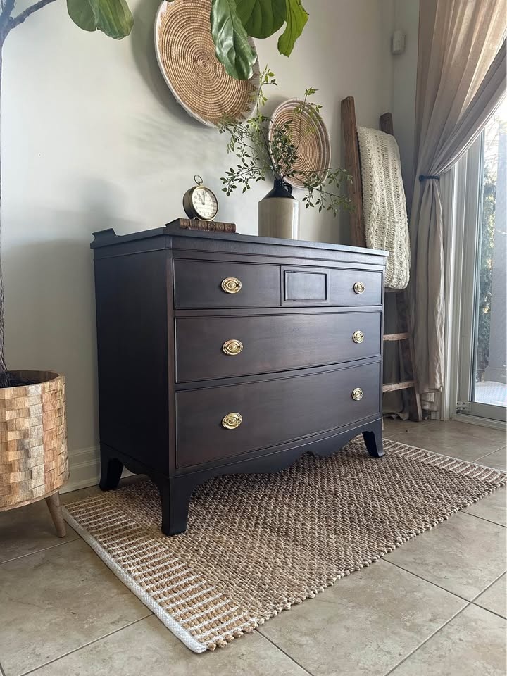 Restored Vintage Hepplewhite Dresser / Sideboard - photo 4