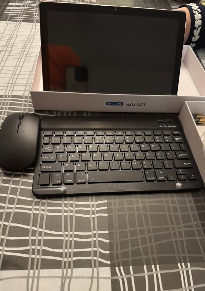 BRAND NEW GOLD TABLET WITH KEYBOARD, USB, MOUSE INCLUDED - photo 2