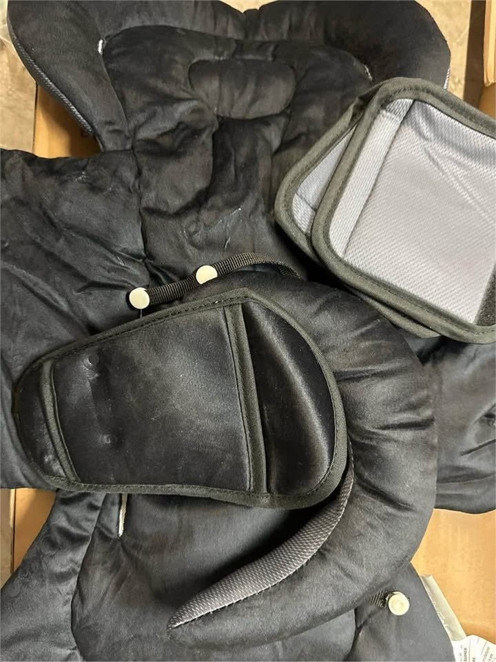 Reversible Infant Car Seat Insert for Preemie - Black - photo 5