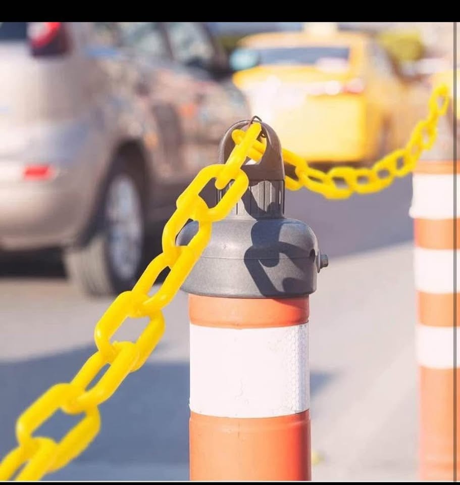 Brand new 200ft yellow plastic chain - photo 4