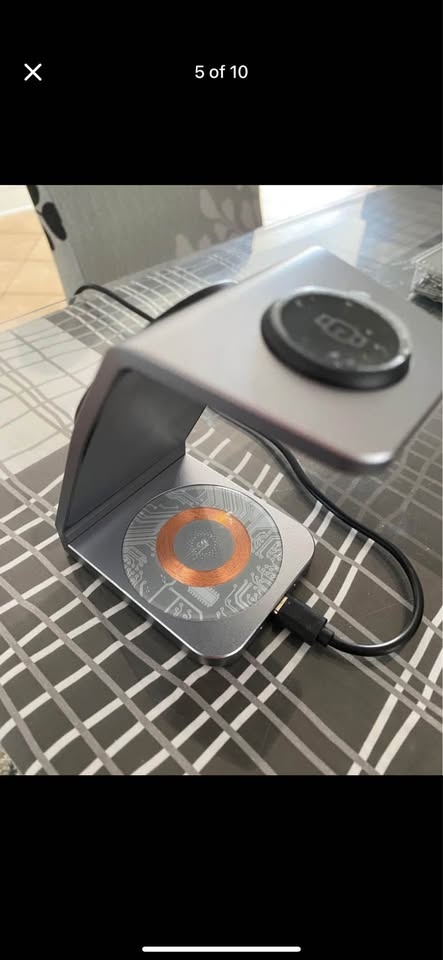 Brand new 3 in 1 charging station (phone + earbuds + watch) - photo 5