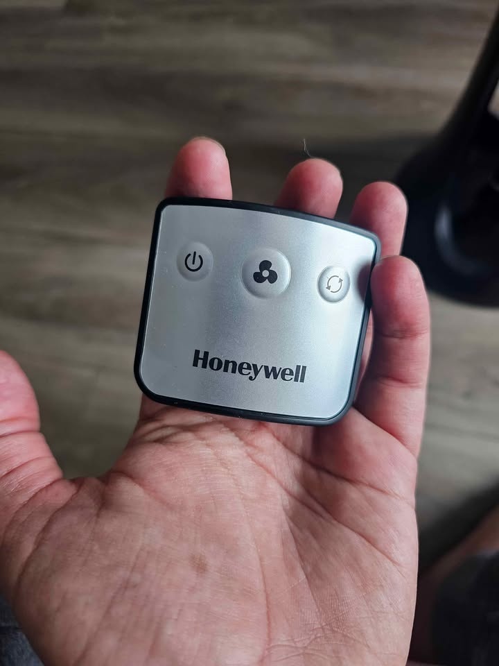 Honeywell QuietSet Tower Fan - photo 3